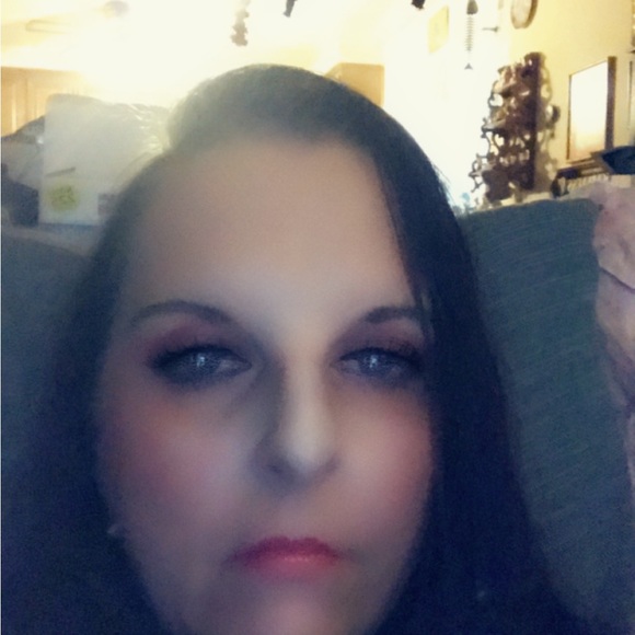 Meet your Posher, Danielle - Picture 4 of 5